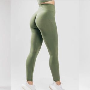 - SOLD - Alphalete Amplify leggings - Dusty Green (S)